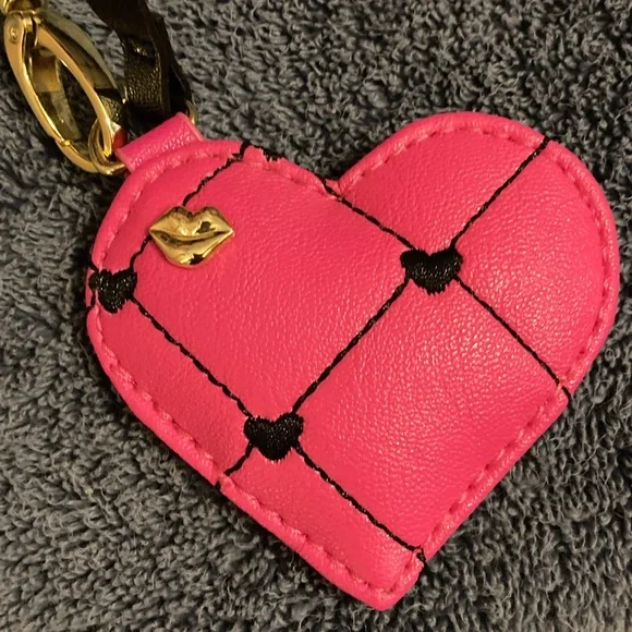 Luv Betsey Johnson Breann Quilted Tote with Pink and Black Heart Accents. NEW! - Picture 4 of 15